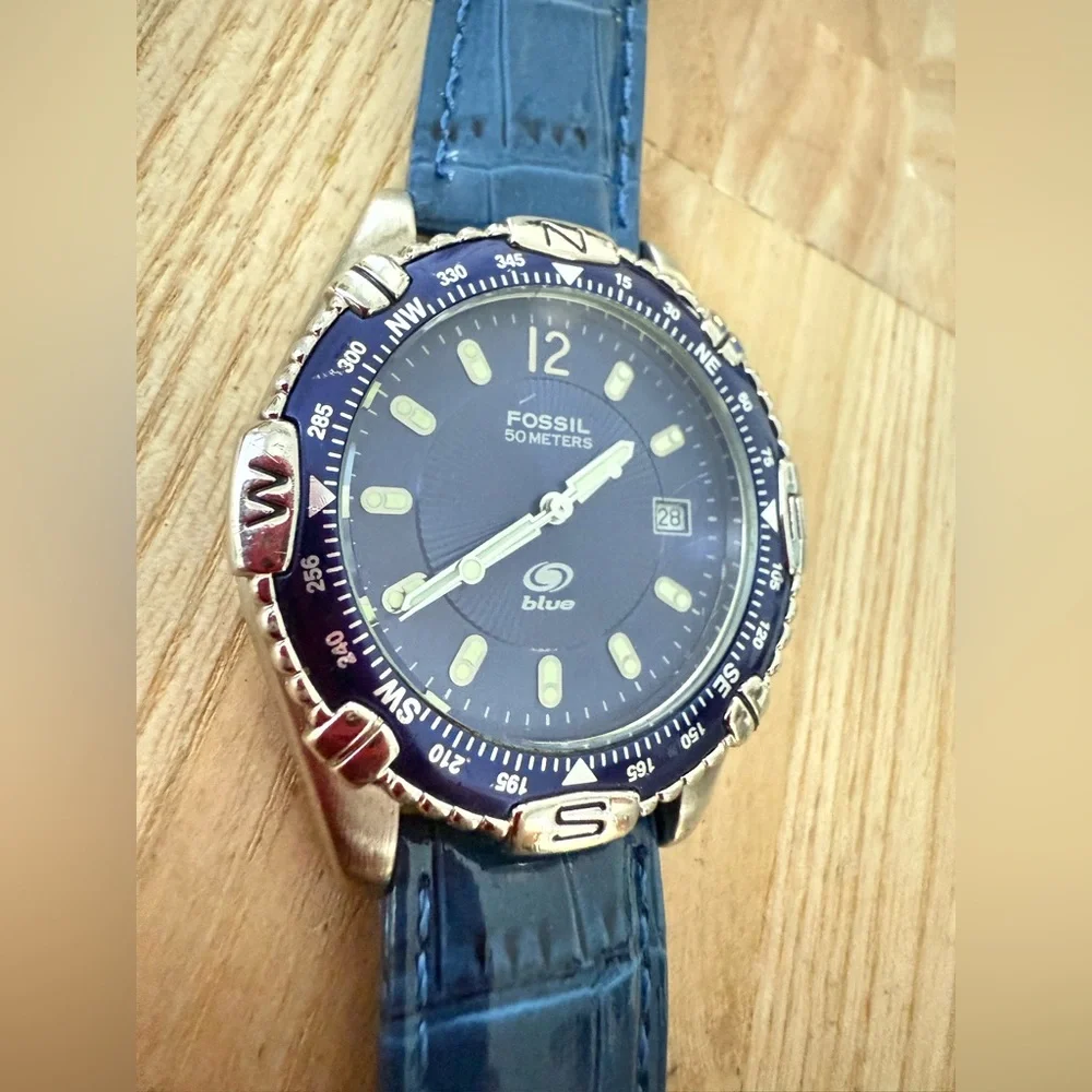Fossil Blue stainless steel sport diver style blue leather watch NEW BATTERY